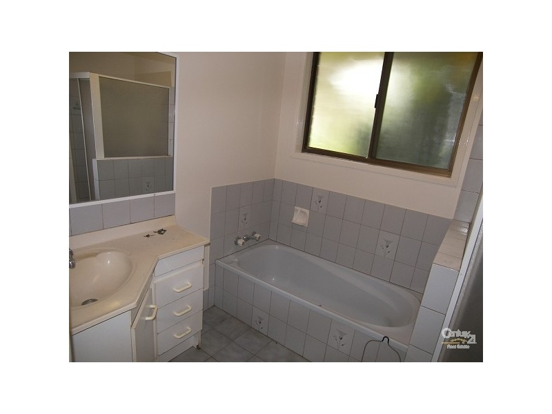 33 Riehtmuller Street, Kearneys Spring QLD 4350