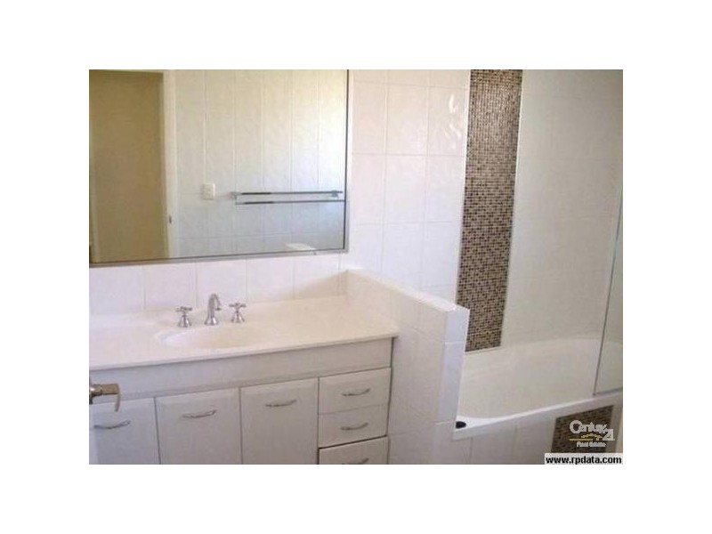 7 Diane Court, Centenary Heights QLD 4350