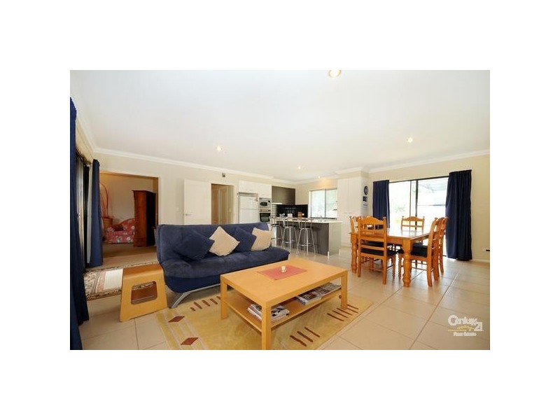 7 Biggs Road, Withcott QLD 4352