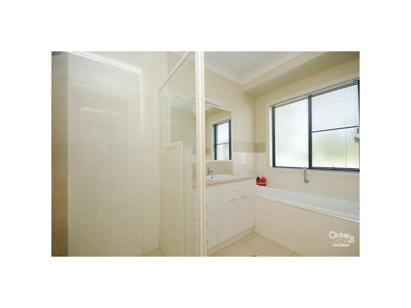 7 Biggs Road, Withcott QLD 4352