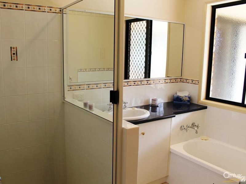 3/9 Albert Street, Newtown QLD 4350