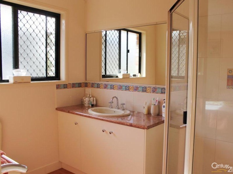 3/9 Albert Street, Newtown QLD 4350