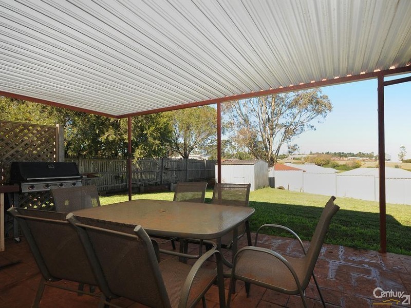 40 Melway Crescent, Harristown QLD 4350