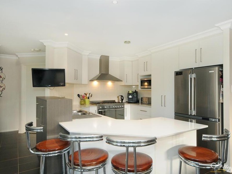 6 Beardsworth Court, Middle Ridge QLD 4350