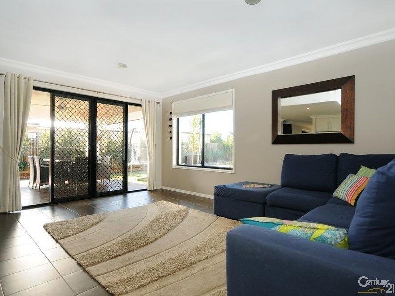 6 Beardsworth Court, Middle Ridge QLD 4350