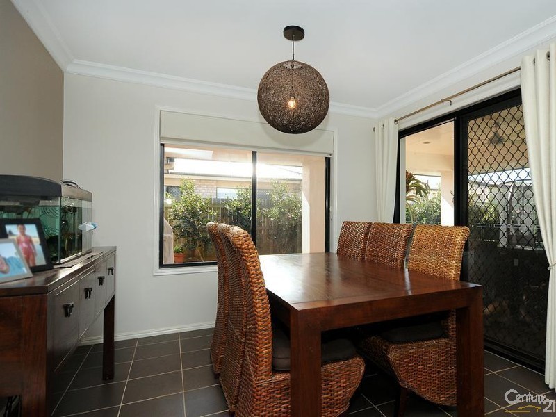 6 Beardsworth Court, Middle Ridge QLD 4350