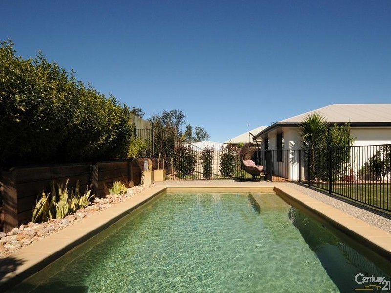 6 Beardsworth Court, Middle Ridge QLD 4350