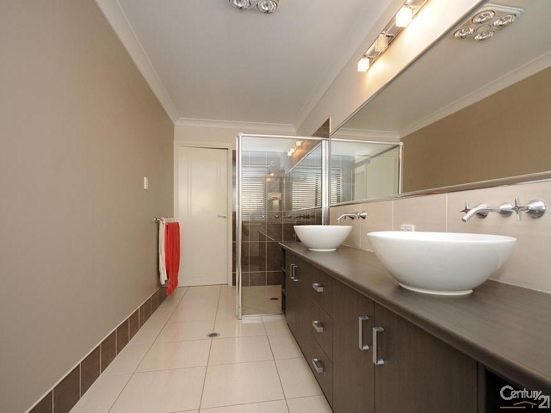 6 Beardsworth Court, Middle Ridge QLD 4350