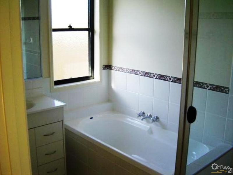 9 Wareena Crescent, Glenvale QLD 4350