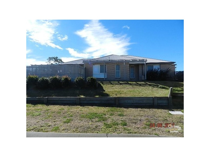 4 Dodson Crescent, Mount Kynoch QLD 4350