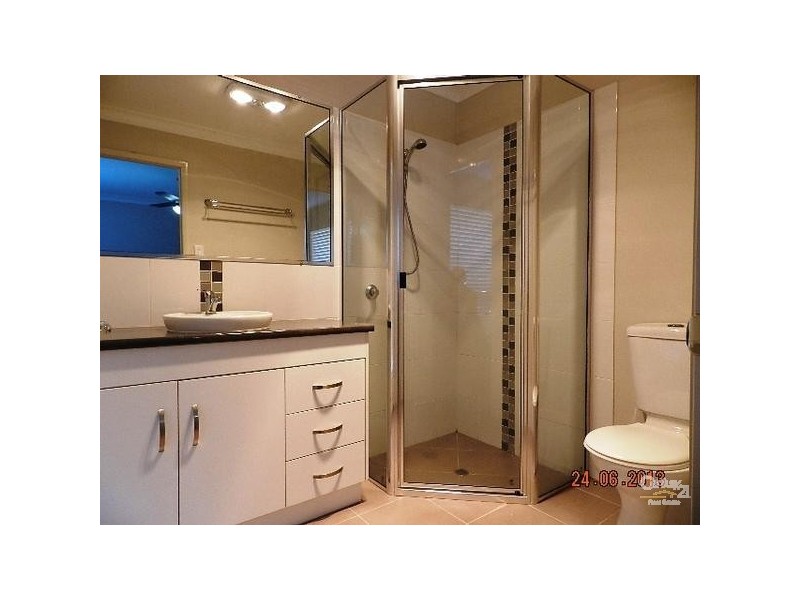 4 Dodson Crescent, Mount Kynoch QLD 4350