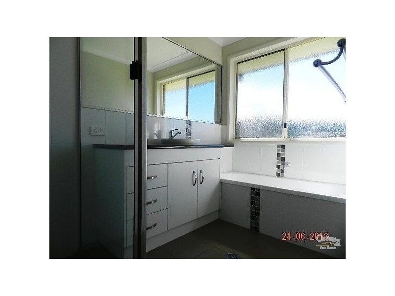 4 Dodson Crescent, Mount Kynoch QLD 4350