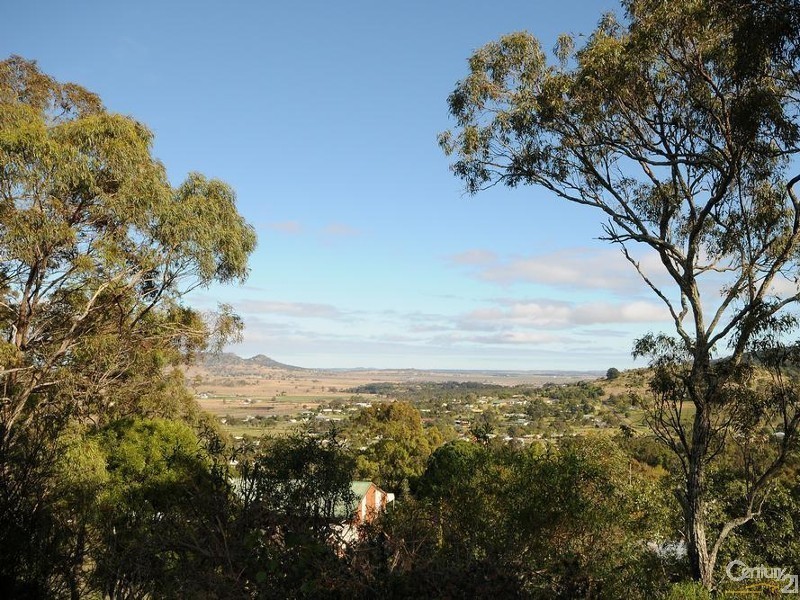 13 Tower Crescent, Gowrie Junction QLD 4352