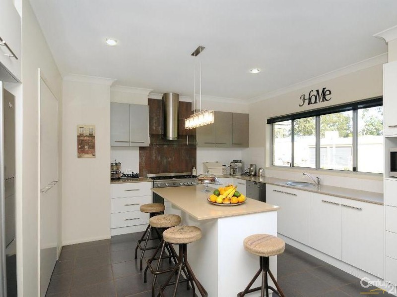 1 Bass Street, Cabarlah QLD 4352