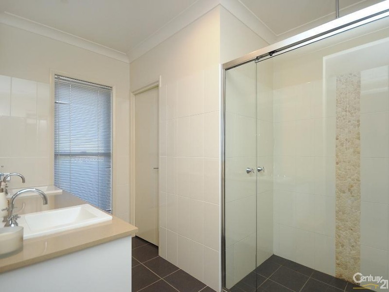 1 Bass Street, Cabarlah QLD 4352