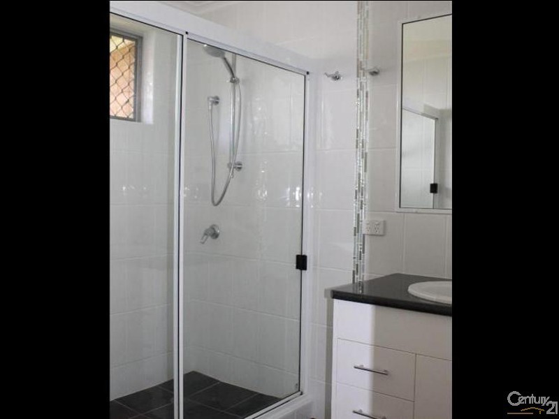 33 Knockator Crescent, Centenary Heights QLD 4350