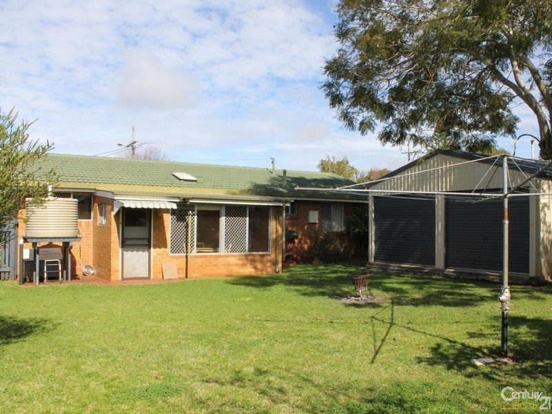 33 Knockator Crescent, Centenary Heights QLD 4350