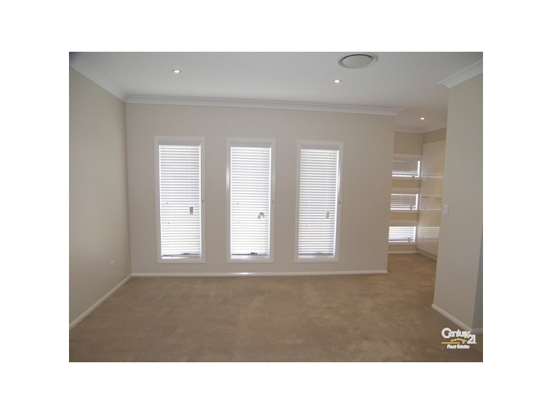 18 Pugh Street, Middle Ridge QLD 4350