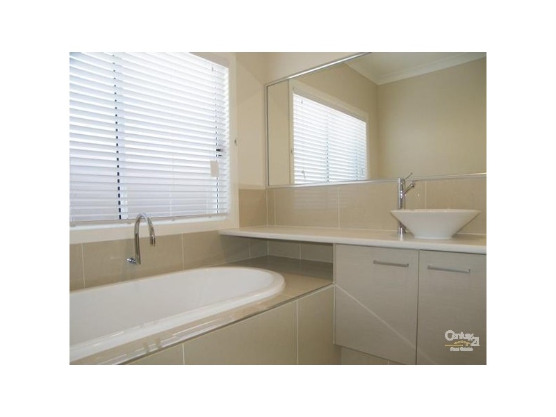 18 Pugh Street, Middle Ridge QLD 4350