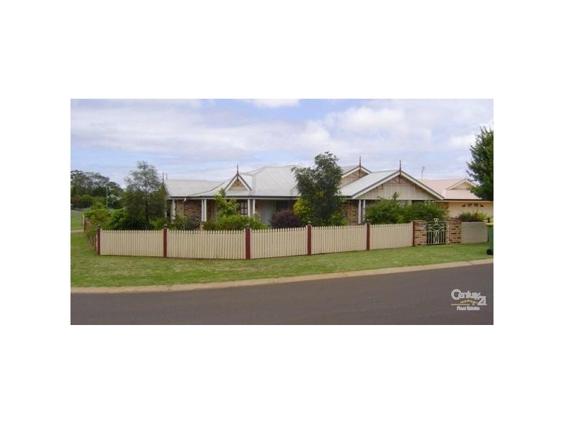 33 Chelwyn Street, Middle Ridge QLD 4350
