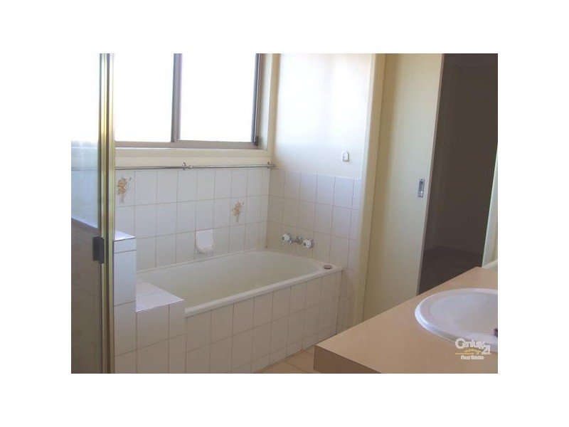 334 West Street, Kearneys Spring QLD 4350