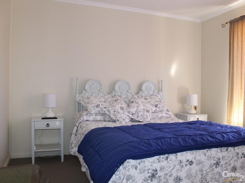 18 Catto Street, Centenary Heights QLD 4350