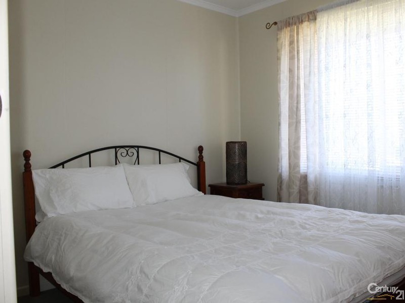 18 Catto Street, Centenary Heights QLD 4350