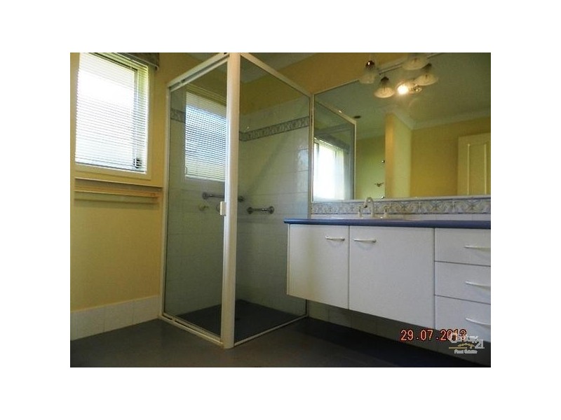 305 Ramsay Street, Middle Ridge QLD 4350