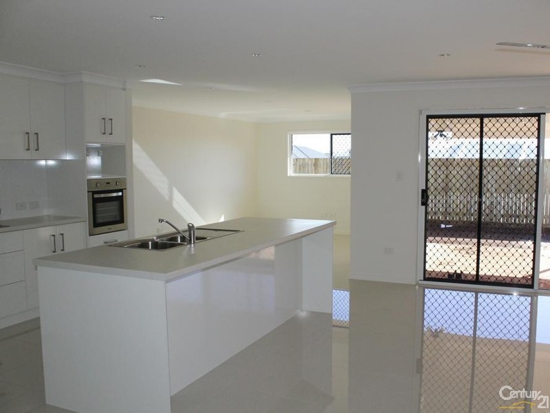 6 Chainey Court, Glenvale QLD 4350