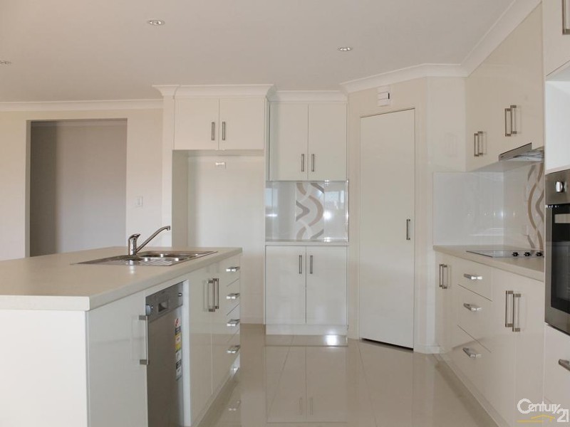 6 Chainey Court, Glenvale QLD 4350