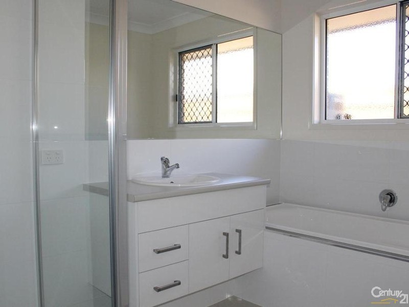 6 Chainey Court, Glenvale QLD 4350