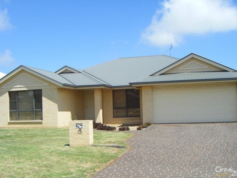 15 Holt Street, Middle Ridge QLD 4350