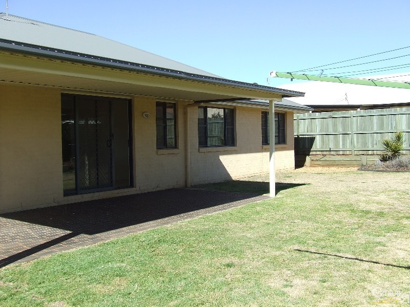 15 Holt Street, Middle Ridge QLD 4350