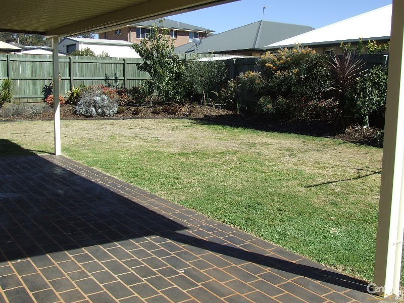 15 Holt Street, Middle Ridge QLD 4350