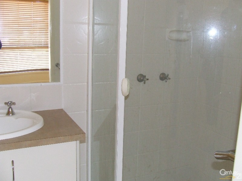 15 Holt Street, Middle Ridge QLD 4350