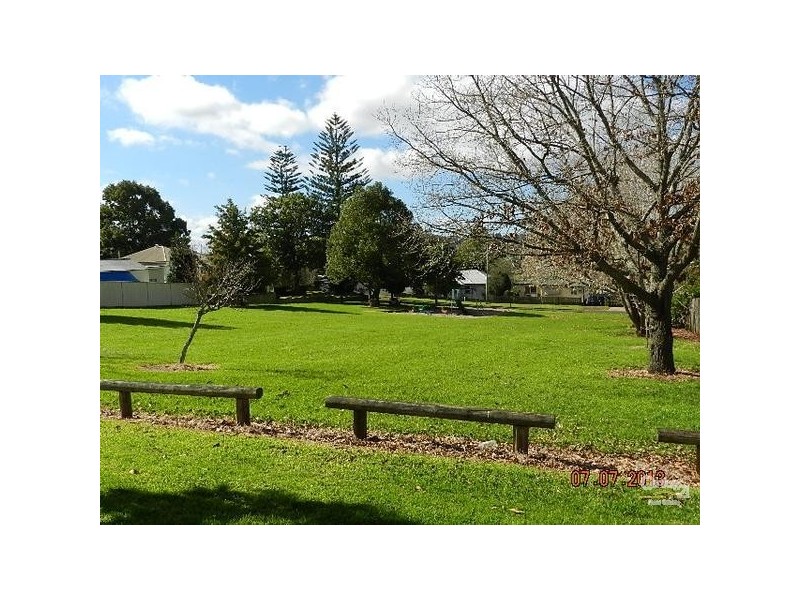 17 Ford Street, Rockville QLD 4350