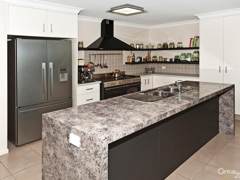 10 Bass Street, Cabarlah QLD 4352