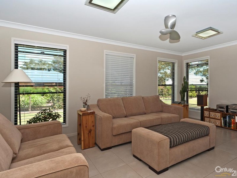 10 Bass Street, Cabarlah QLD 4352