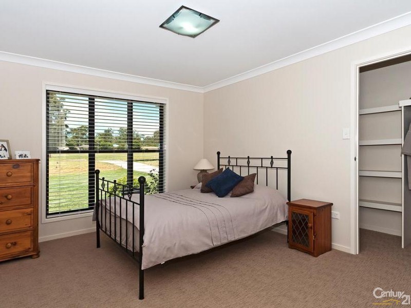 10 Bass Street, Cabarlah QLD 4352