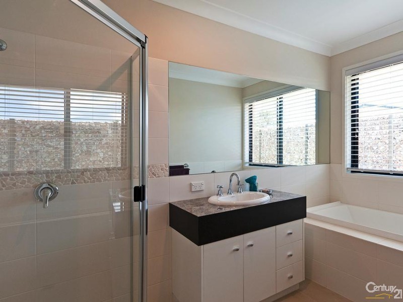 10 Bass Street, Cabarlah QLD 4352