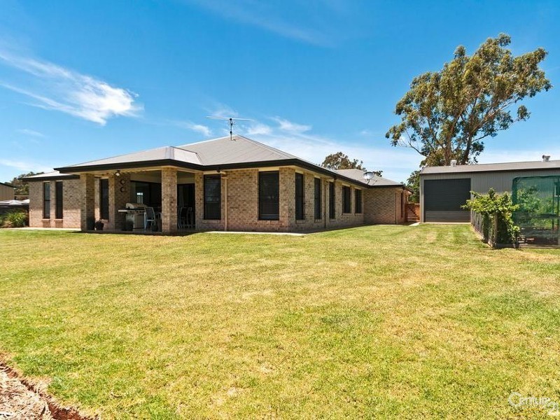 10 Bass Street, Cabarlah QLD 4352