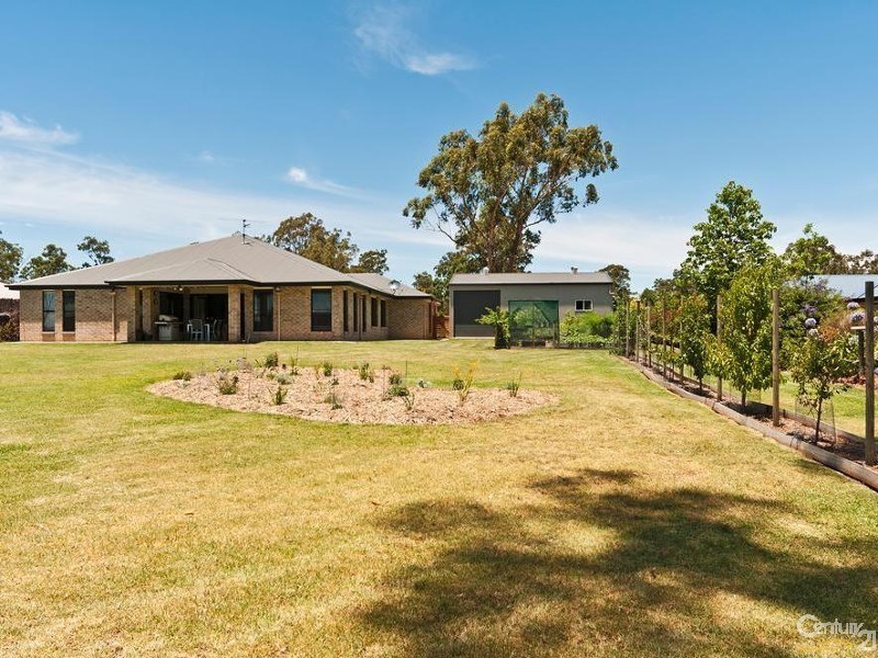 10 Bass Street, Cabarlah QLD 4352