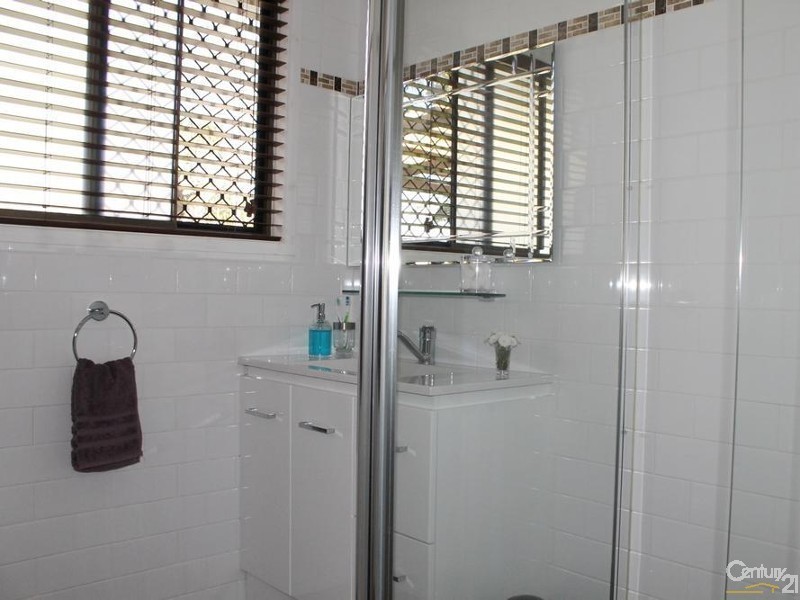 33 Yalumba Crescent, Wilsonton Heights QLD 4350