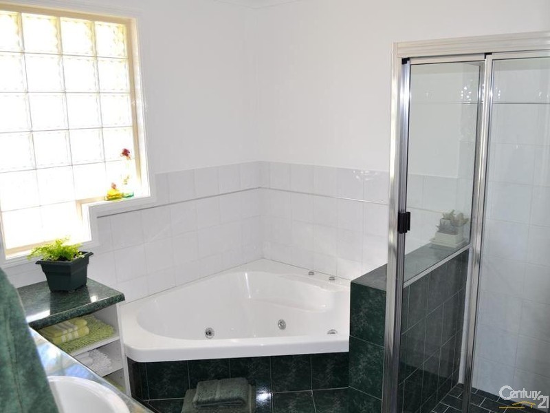 11 Gundry Court, Kearneys Spring QLD 4350