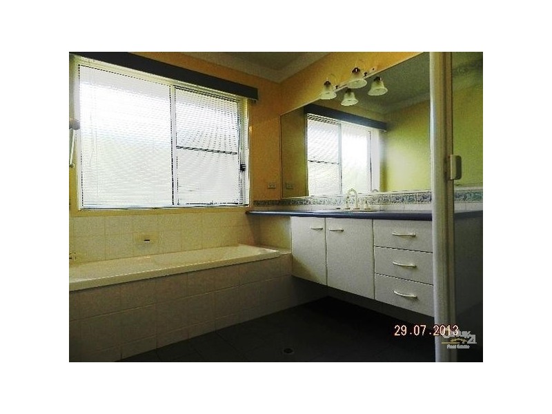 305 Ramsay Street, Middle Ridge QLD 4350