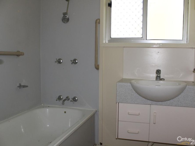 20 Charter Crescent, Rockville QLD 4350