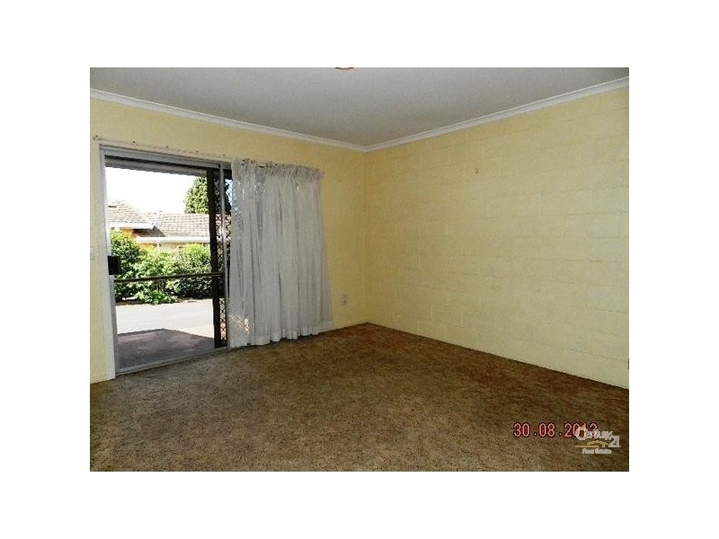 4/365 Margaret Street, Newtown QLD 4350