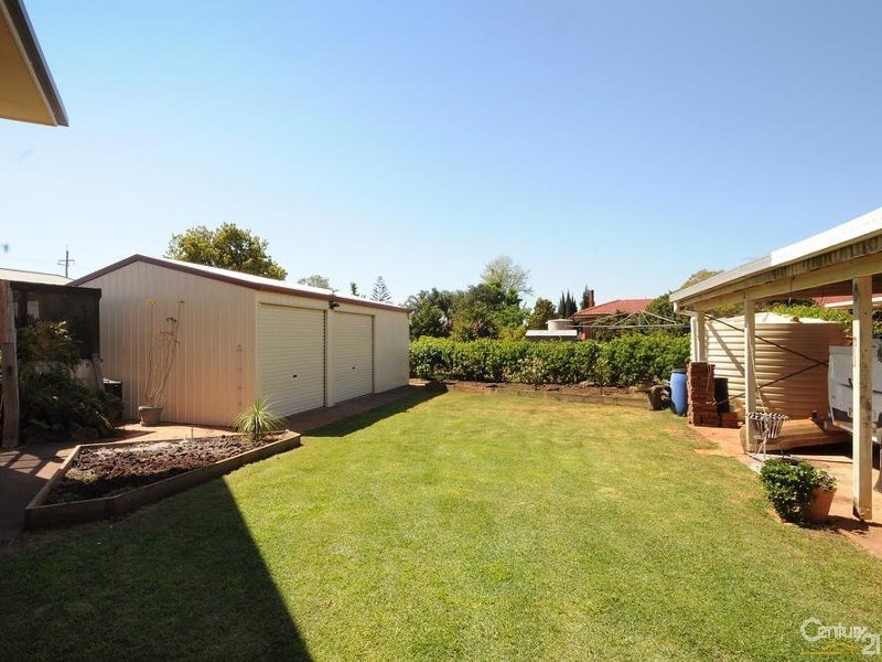 2 Moyna Court, Harristown QLD 4350