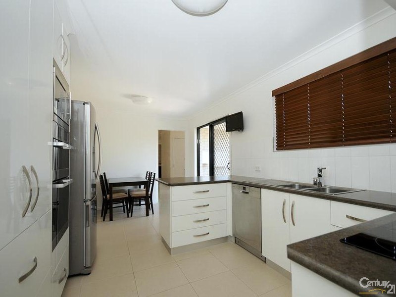 7 Raymond Court, Rockville QLD 4350