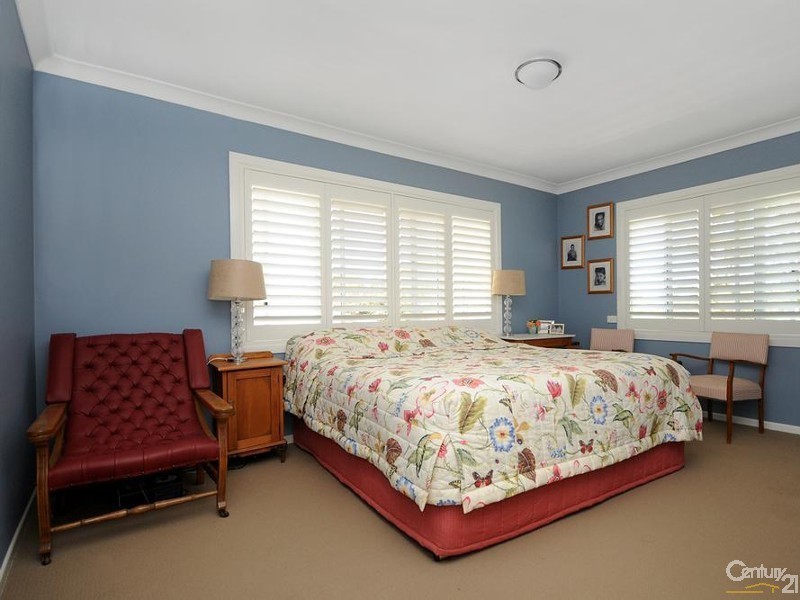 17 MacKenzie Street, Mount Lofty QLD 4350